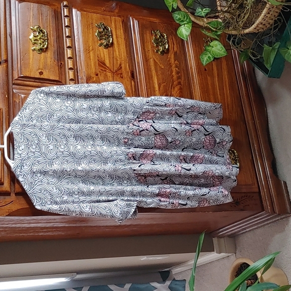 2/$30 Northern Reflections Floral & Graphic Design Women's top XL - Picture 2 of 7